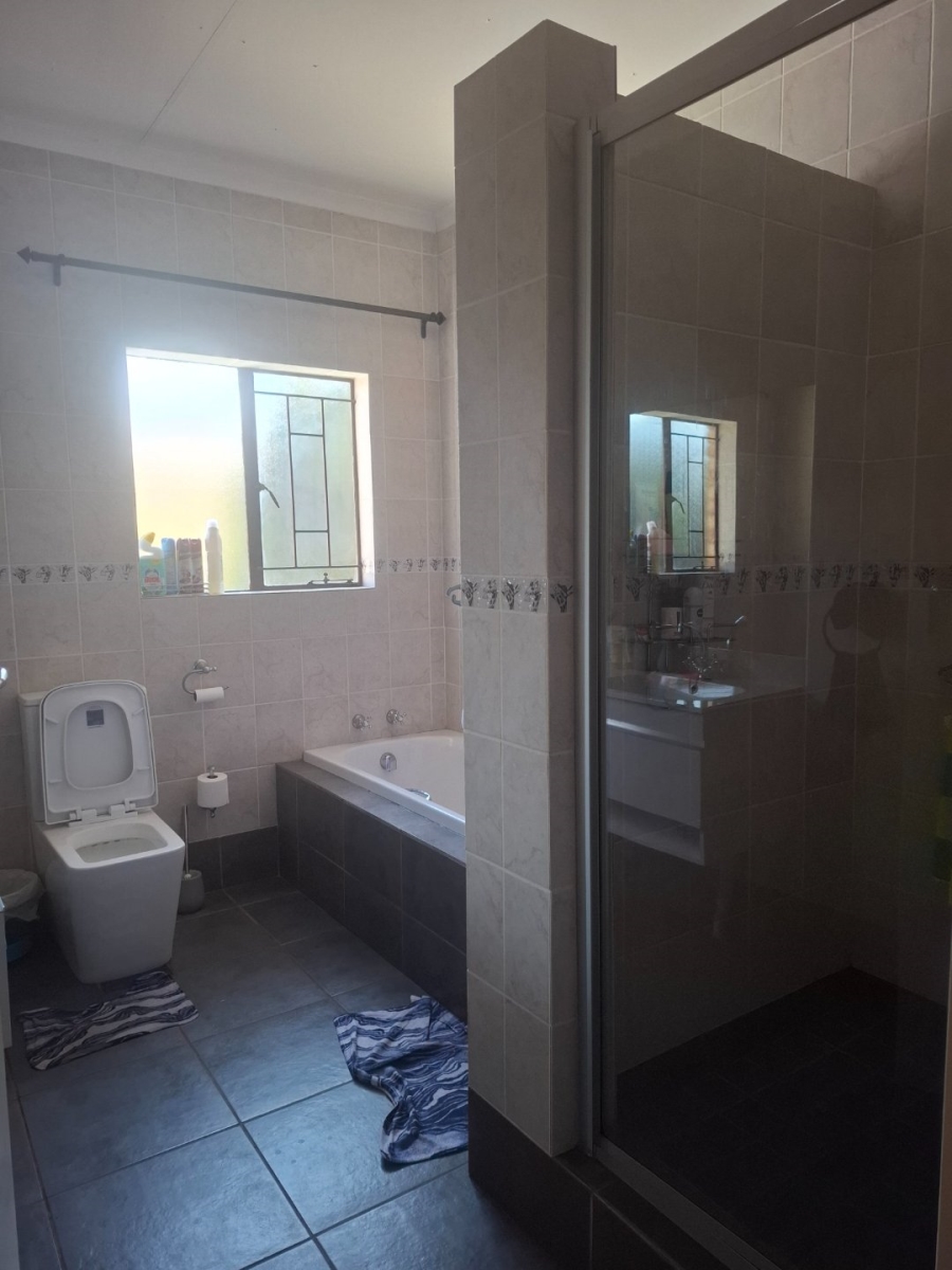 4 Bedroom Property for Sale in Ninapark Gauteng