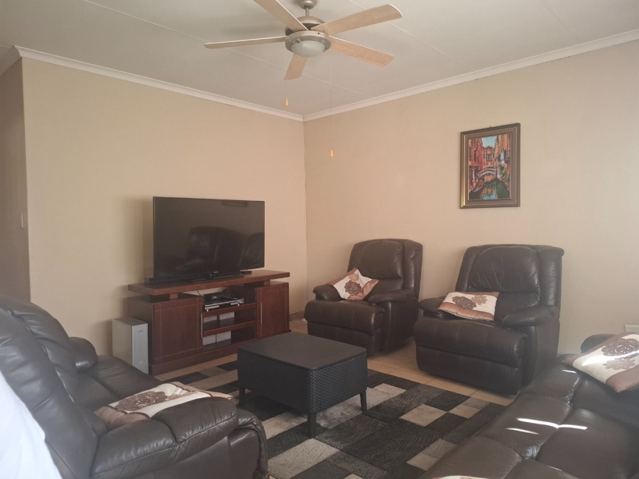 4 Bedroom Property for Sale in Ninapark Gauteng