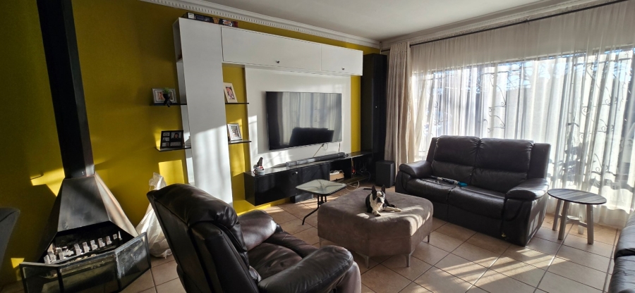 To Let 4 Bedroom Property for Rent in Randhart Gauteng