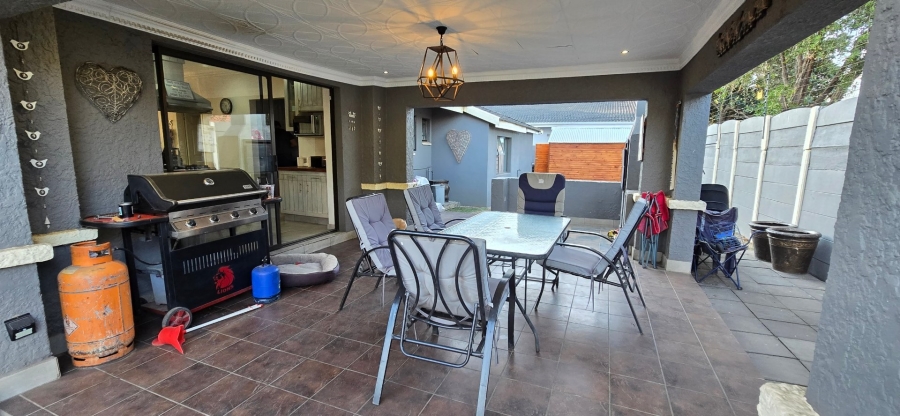 To Let 4 Bedroom Property for Rent in Randhart Gauteng