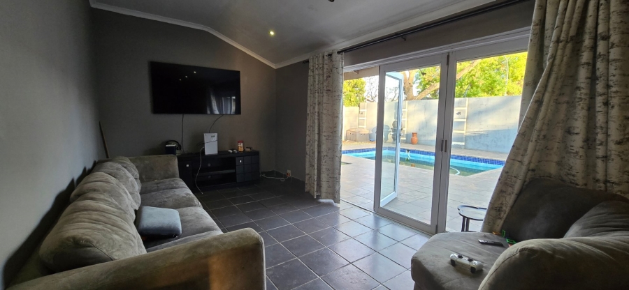 To Let 4 Bedroom Property for Rent in Randhart Gauteng