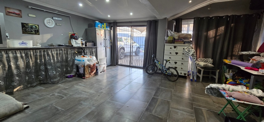 To Let 4 Bedroom Property for Rent in Randhart Gauteng