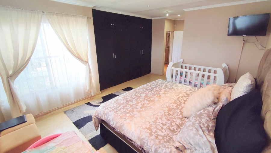4 Bedroom Property for Sale in Wierda Park Gauteng