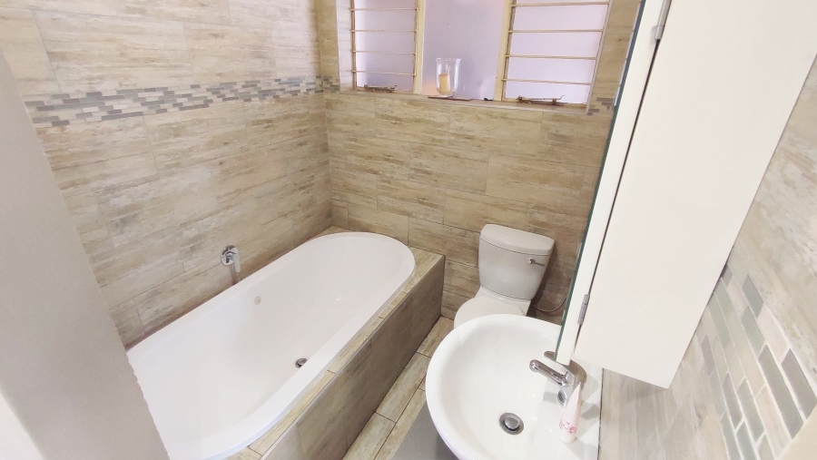 4 Bedroom Property for Sale in Wierda Park Gauteng
