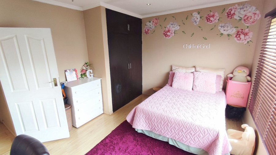 4 Bedroom Property for Sale in Wierda Park Gauteng