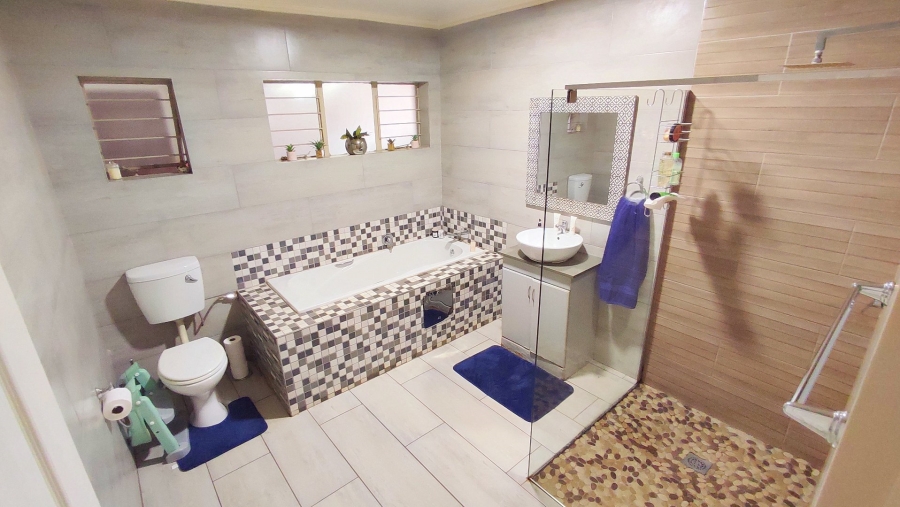 4 Bedroom Property for Sale in Wierda Park Gauteng