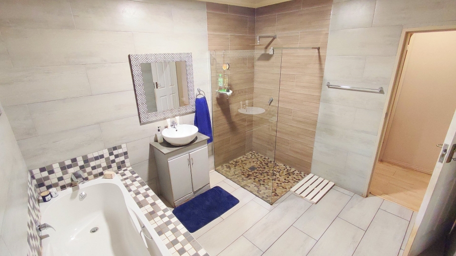 4 Bedroom Property for Sale in Wierda Park Gauteng