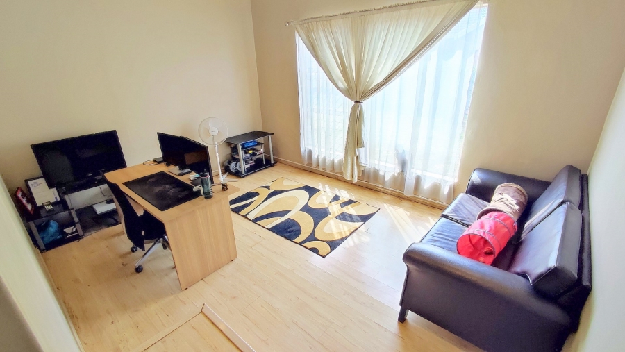 4 Bedroom Property for Sale in Wierda Park Gauteng