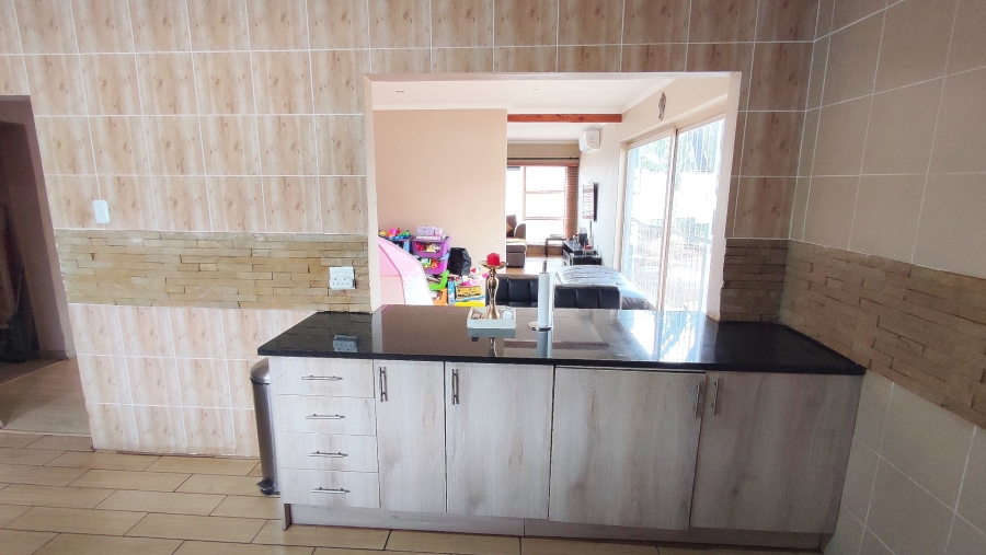 4 Bedroom Property for Sale in Wierda Park Gauteng