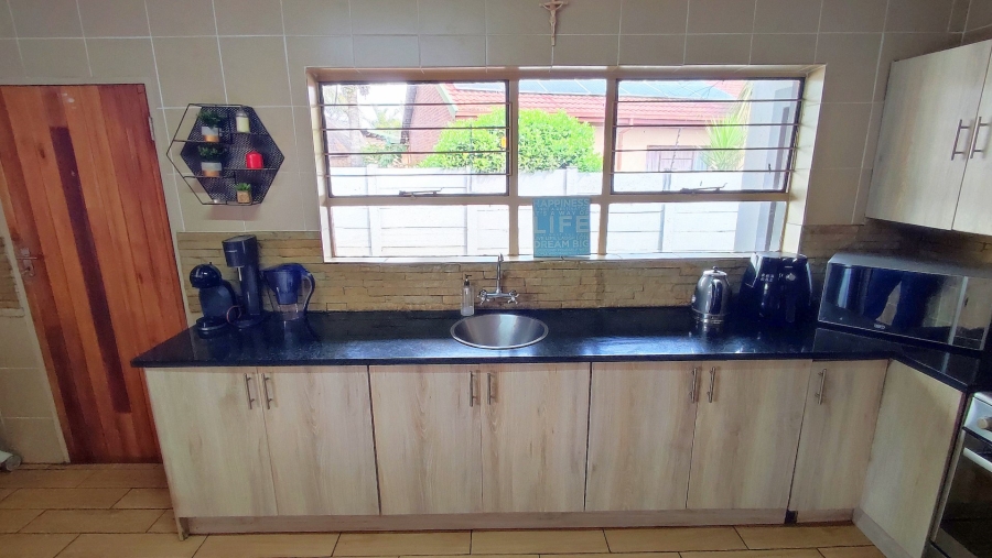 4 Bedroom Property for Sale in Wierda Park Gauteng