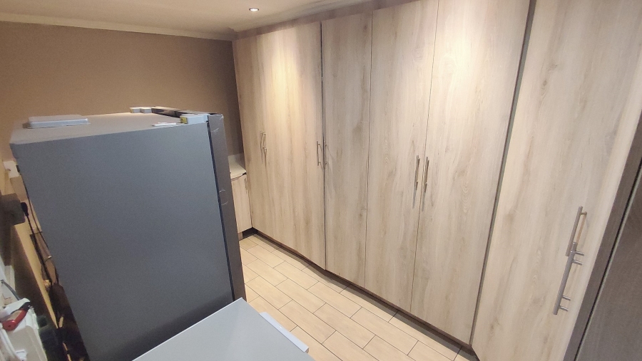 4 Bedroom Property for Sale in Wierda Park Gauteng