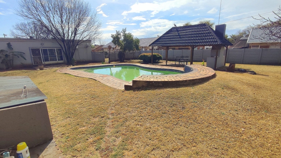4 Bedroom Property for Sale in Wierda Park Gauteng