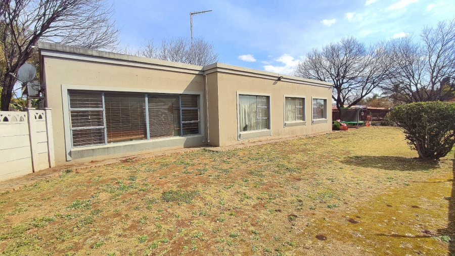 4 Bedroom Property for Sale in Wierda Park Gauteng