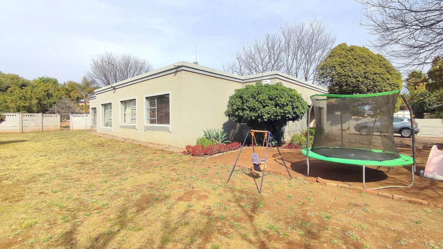 4 Bedroom Property for Sale in Wierda Park Gauteng
