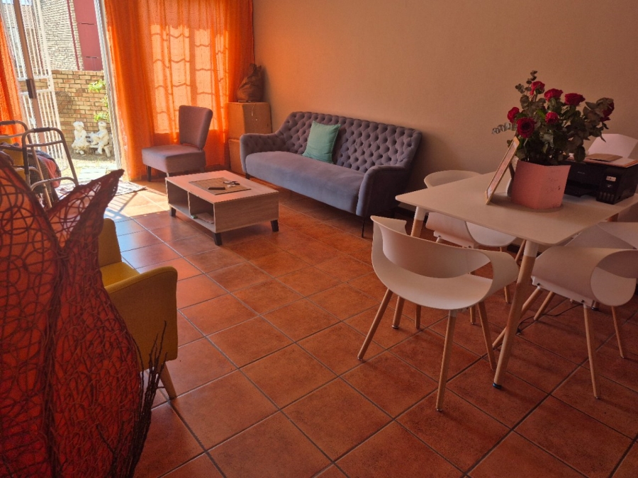 2 Bedroom Property for Sale in The Reeds Gauteng