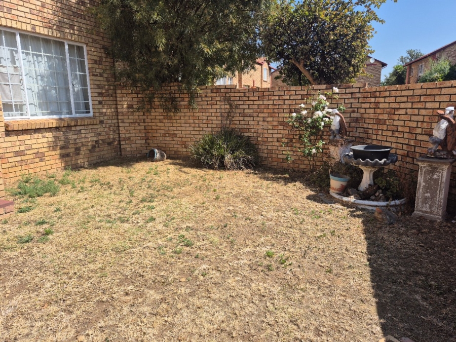 2 Bedroom Property for Sale in The Reeds Gauteng