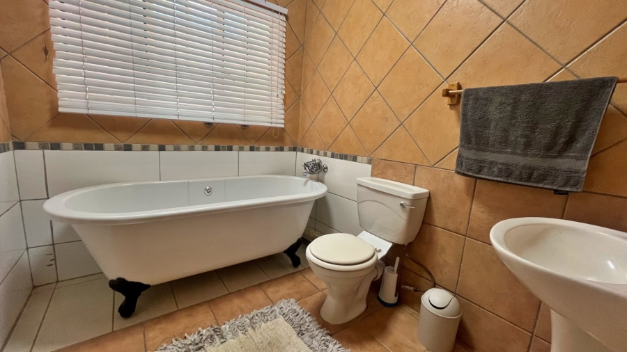 6 Bedroom Property for Sale in Pierre Van Ryneveld Gauteng