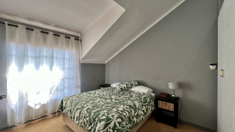 6 Bedroom Property for Sale in Pierre Van Ryneveld Gauteng