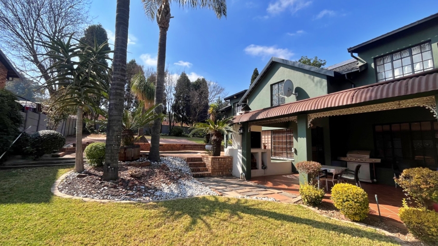 6 Bedroom Property for Sale in Pierre Van Ryneveld Gauteng