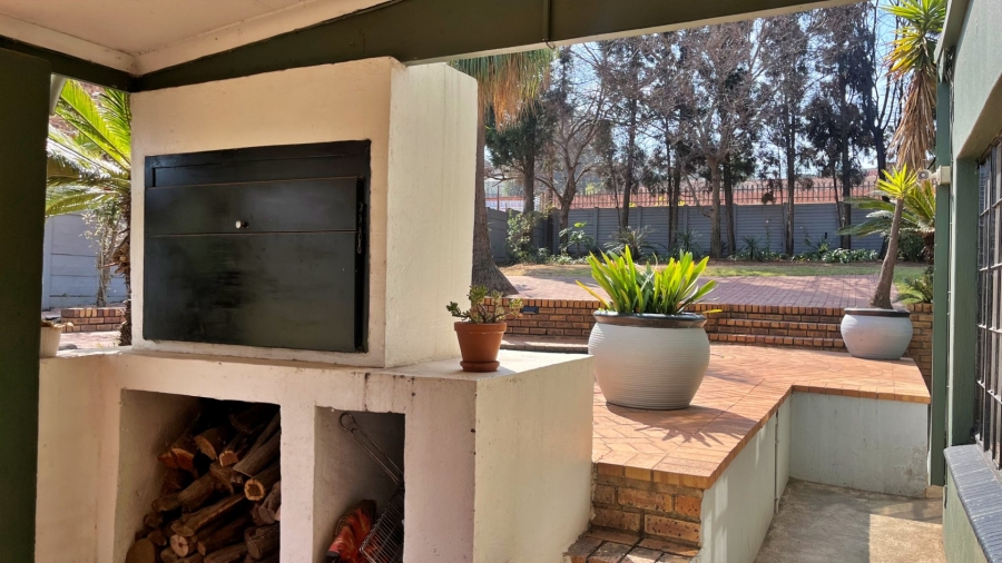 6 Bedroom Property for Sale in Pierre Van Ryneveld Gauteng