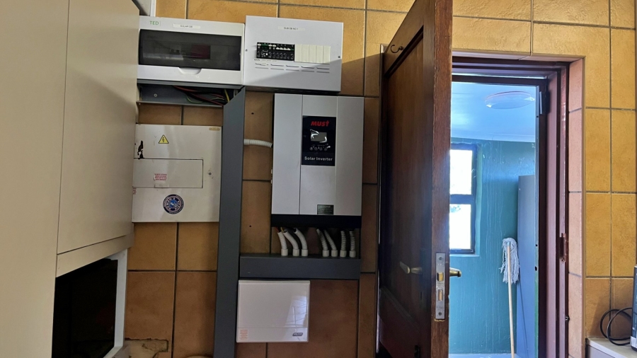 6 Bedroom Property for Sale in Pierre Van Ryneveld Gauteng
