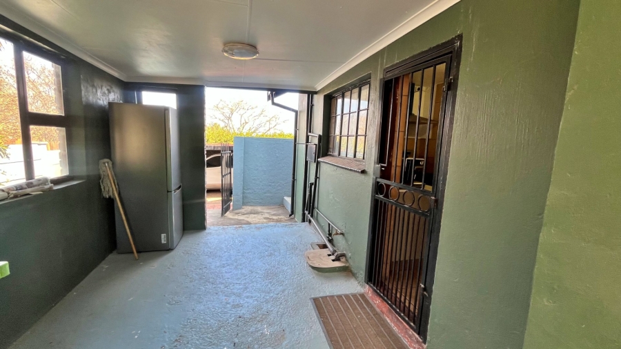 6 Bedroom Property for Sale in Pierre Van Ryneveld Gauteng