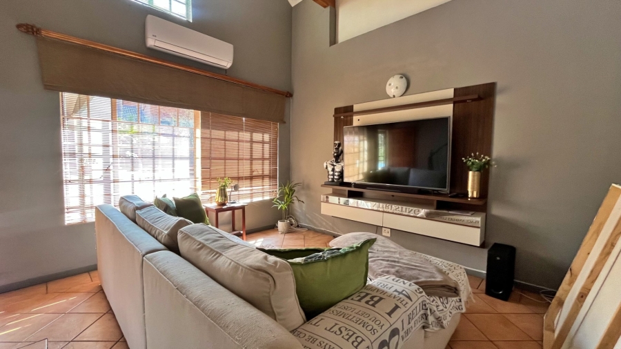 6 Bedroom Property for Sale in Pierre Van Ryneveld Gauteng