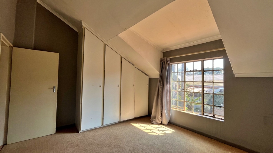 6 Bedroom Property for Sale in Pierre Van Ryneveld Gauteng