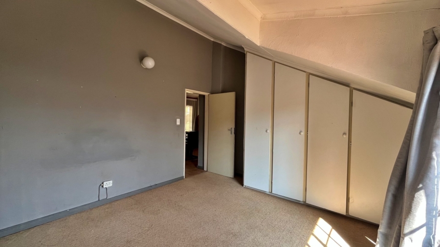 6 Bedroom Property for Sale in Pierre Van Ryneveld Gauteng