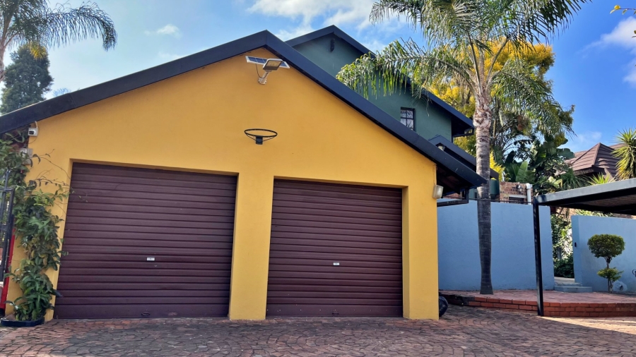 6 Bedroom Property for Sale in Pierre Van Ryneveld Gauteng