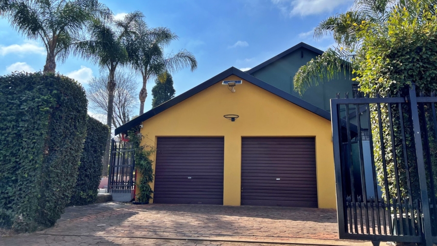 6 Bedroom Property for Sale in Pierre Van Ryneveld Gauteng