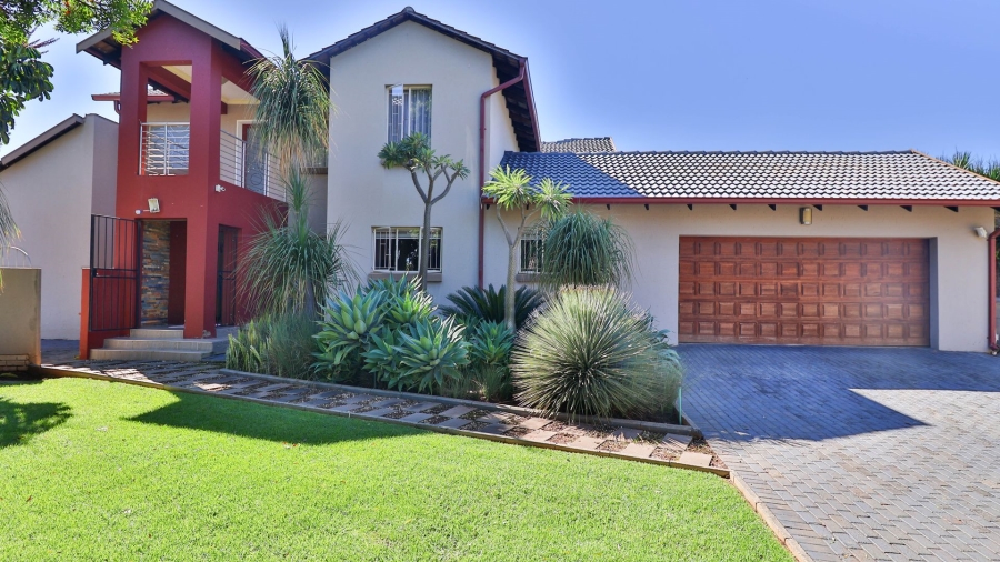 5 Bedroom Property for Sale in Rooihuiskraal Gauteng
