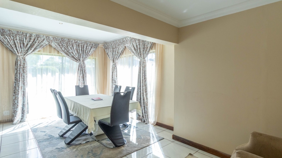5 Bedroom Property for Sale in Rooihuiskraal Gauteng
