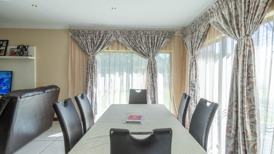 5 Bedroom Property for Sale in Rooihuiskraal Gauteng