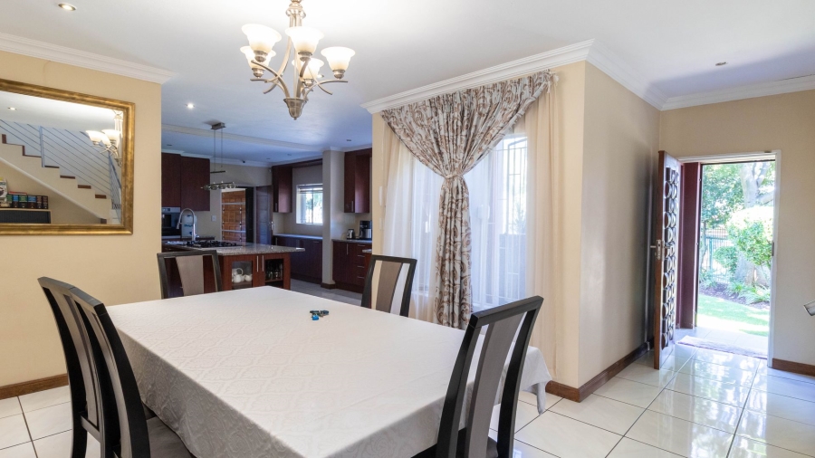 5 Bedroom Property for Sale in Rooihuiskraal Gauteng