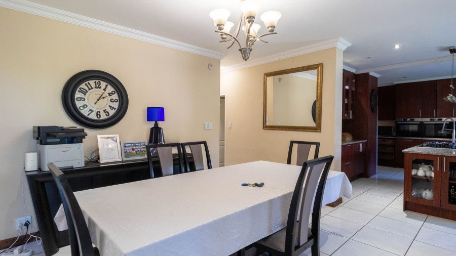 5 Bedroom Property for Sale in Rooihuiskraal Gauteng