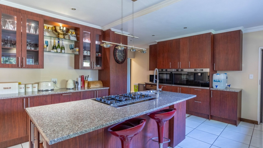 5 Bedroom Property for Sale in Rooihuiskraal Gauteng