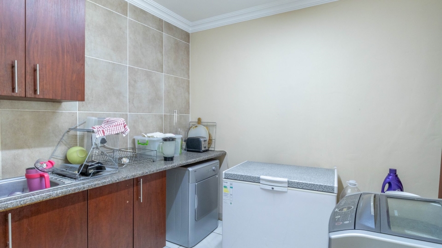 5 Bedroom Property for Sale in Rooihuiskraal Gauteng