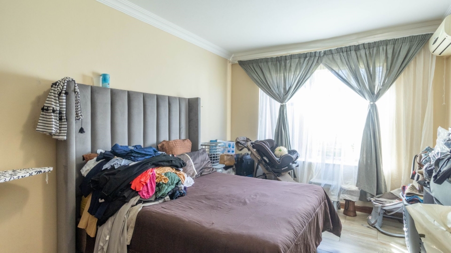 5 Bedroom Property for Sale in Rooihuiskraal Gauteng