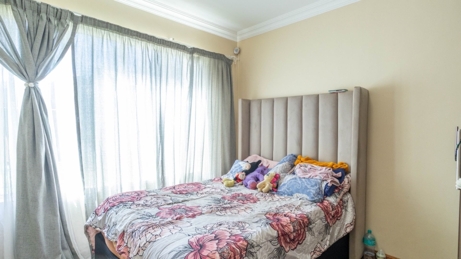 5 Bedroom Property for Sale in Rooihuiskraal Gauteng