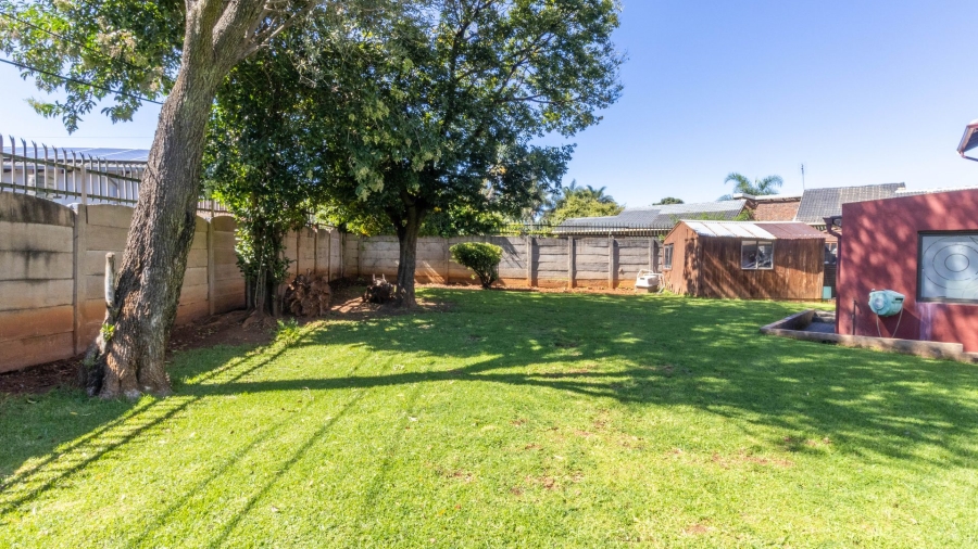 5 Bedroom Property for Sale in Rooihuiskraal Gauteng