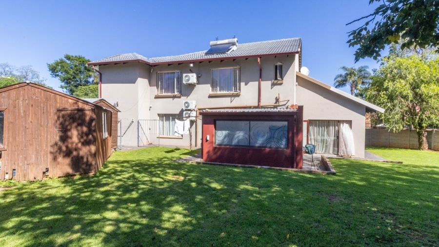 5 Bedroom Property for Sale in Rooihuiskraal Gauteng
