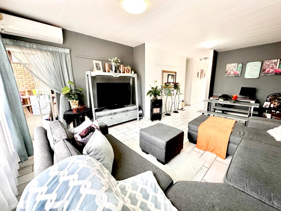 To Let 2 Bedroom Property for Rent in Albemarle Ext 1 Gauteng