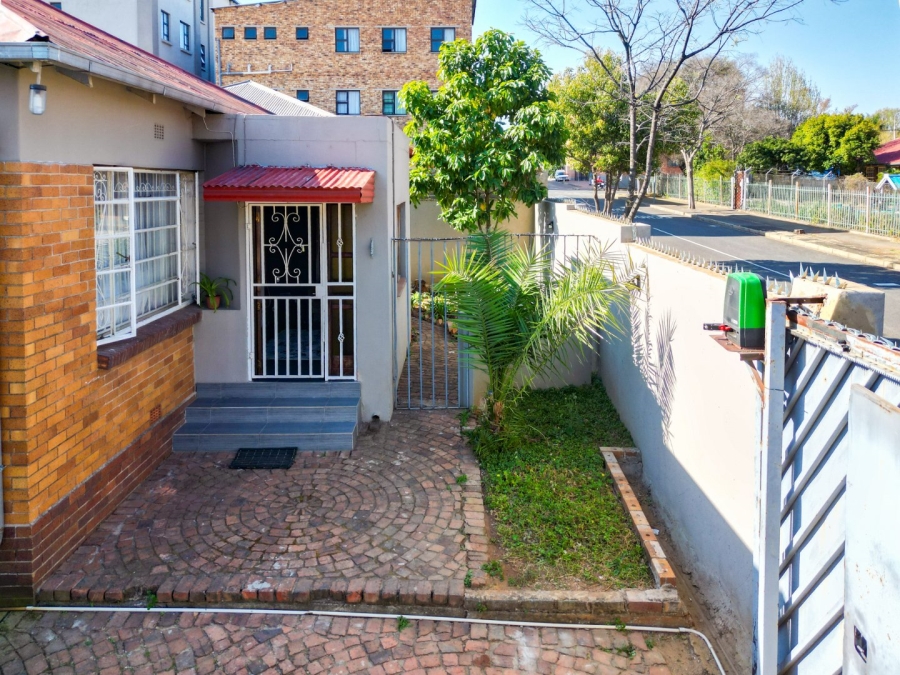4 Bedroom Property for Sale in Westdene Gauteng