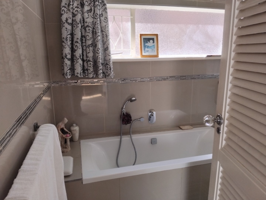 4 Bedroom Property for Sale in Kensington Gauteng