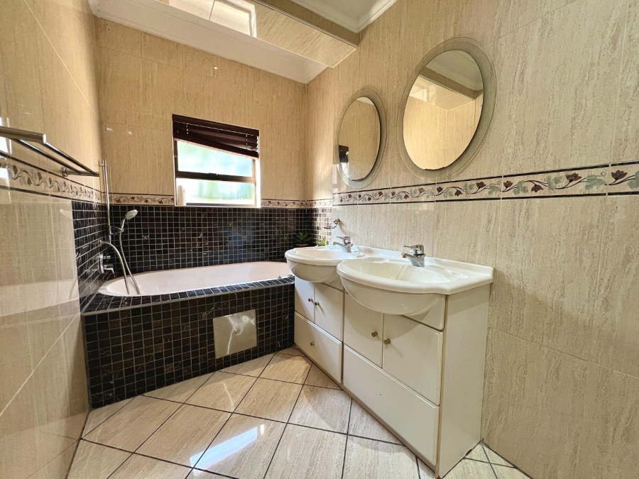 4 Bedroom Property for Sale in Cornwall Hill Gauteng
