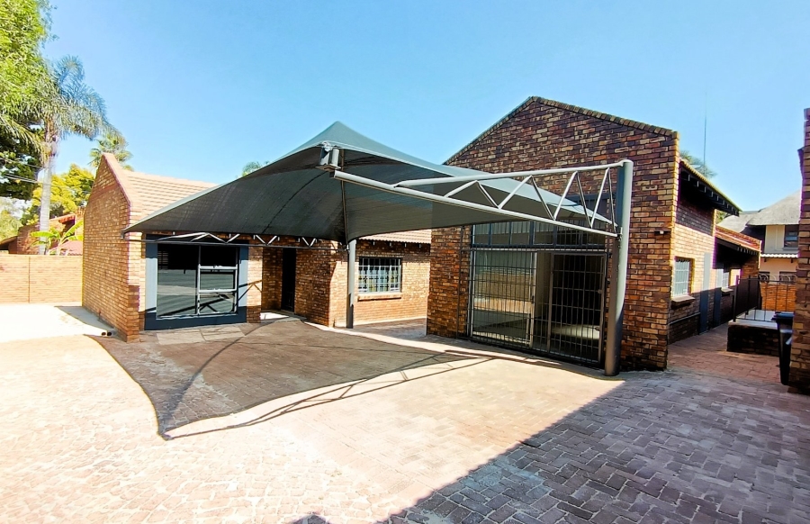 To Let commercial Property for Rent in Faerie Glen Gauteng