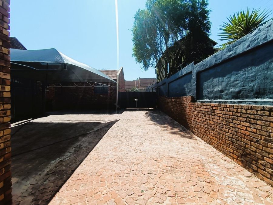 To Let commercial Property for Rent in Faerie Glen Gauteng