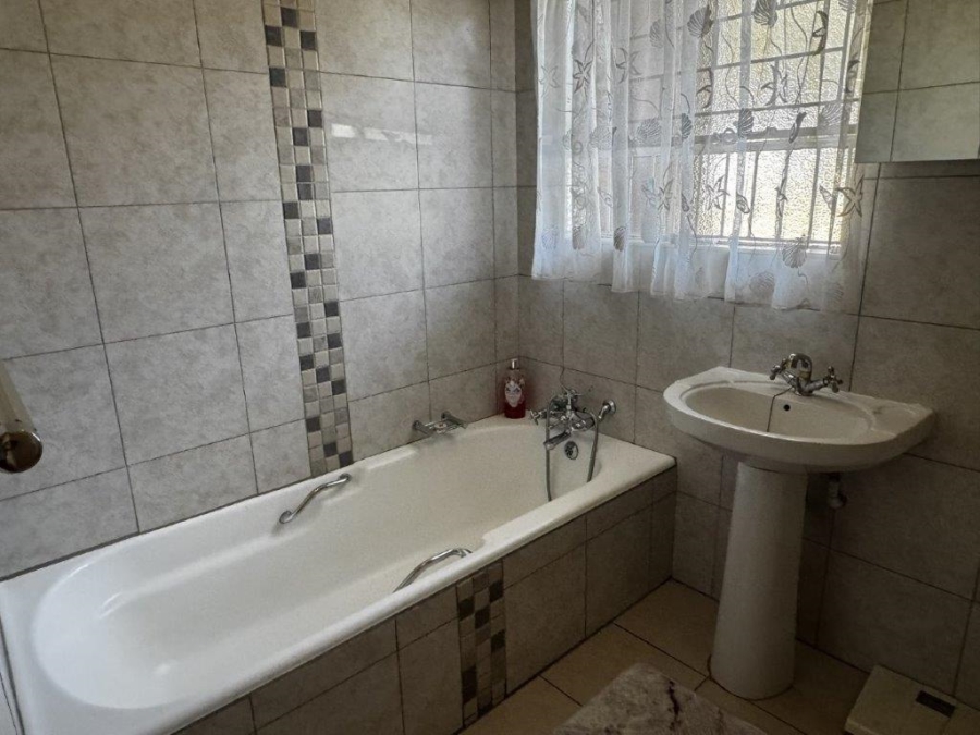 3 Bedroom Property for Sale in Birchleigh North Gauteng