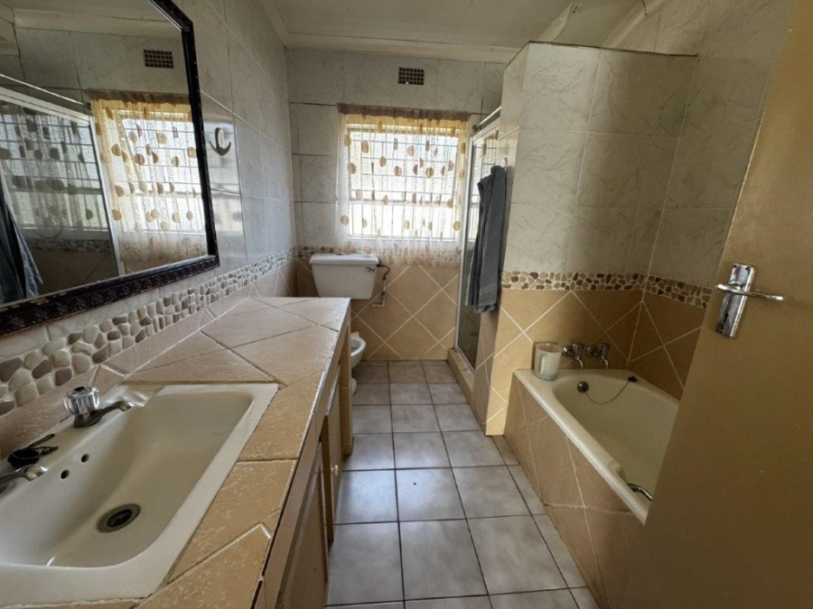 3 Bedroom Property for Sale in Birchleigh North Gauteng